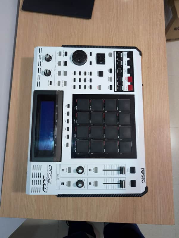 AKAI MPC 2500 HDD搭載　JJOS 3.13 Akai MPC 2500 Special Edition + JJOS XL 3.82 + 120 GB HDD | Reverb