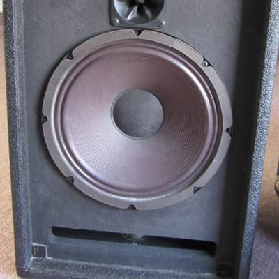 Peavey 112PT PA Enclosure 12-inch Pair with one Peavey stand image 6