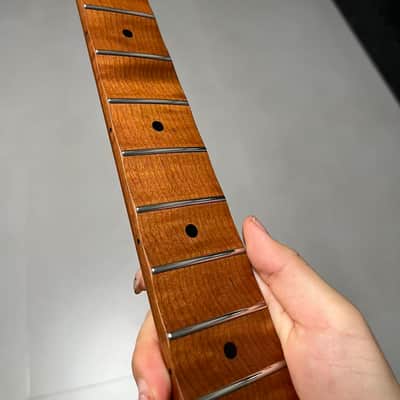 Round stainless steel 22 frets Roasted flame Maple guitar neck scalloped neck fingerboard 25.5inch hole 10mm Radius: 9.5 inches. image 4