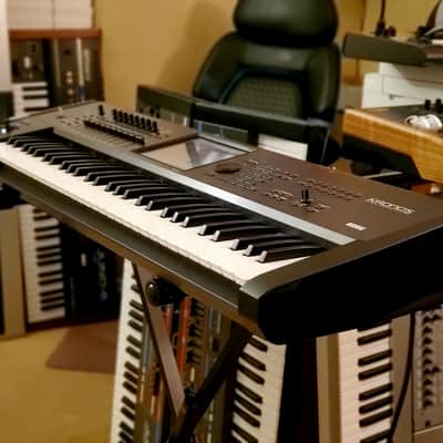 MUST SEE!!! KORG KRONOS 61 FULLY INSPECTED/SERVICED AND IN AMAZING CONDITION! image 2