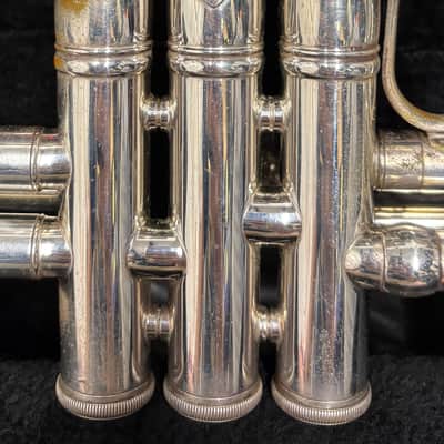 Bach Stradivarius Trumpet Model 37G, Silver Finish, Gold Brass Bell image 4
