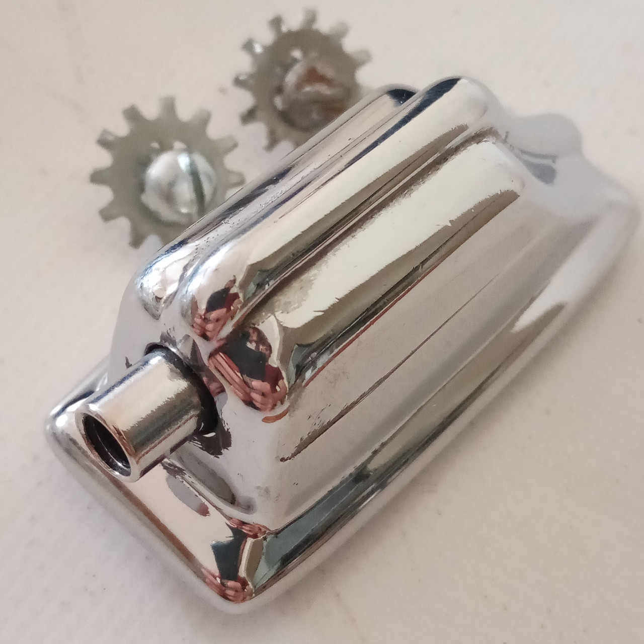 Rogers Dayton Beavertail Tom/Snare Drum Lug Heavy Casting Star Vintage 60s Ohio — main photograph