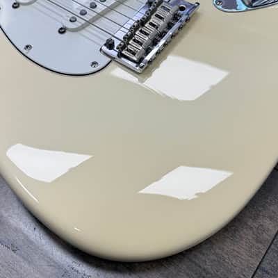 Fender American Standard Stratocaster with Maple Fretboard 2007 - Olympic White image 4