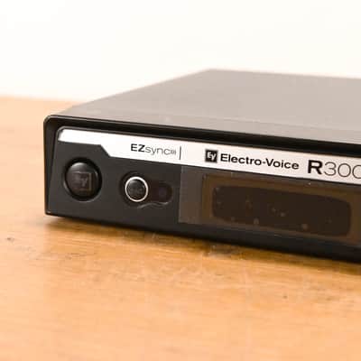 Electro-Voice (EV) R-300 Receiver w/ BP-300 Bodypack - Band C (NO PSU) CG010X0 image 3