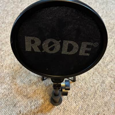 RØDE NT2-A + shock mount/pop shield/bag image 3