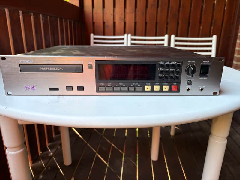 Yamaha CDR1000 2000 - SIlver image 1