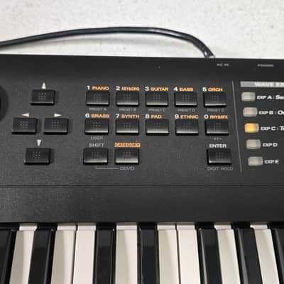 Roland XP-30 61-Key 64-Voice Expandable Synthesizer 1999 - 2004 - Black image 3