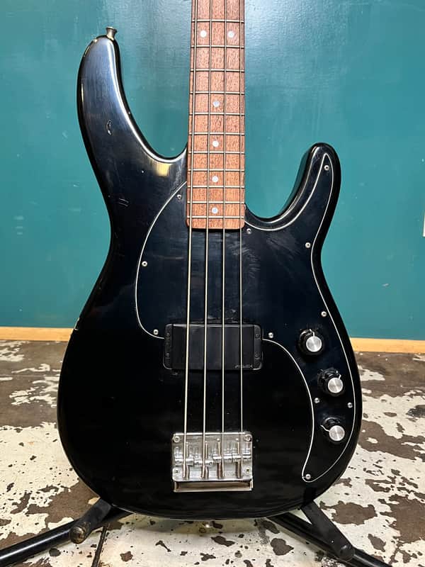 Peavey Forum Bass Guitar black image 1