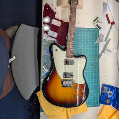 Squier Paranormal Toronado 2022, 3-Color Sunburst image 2