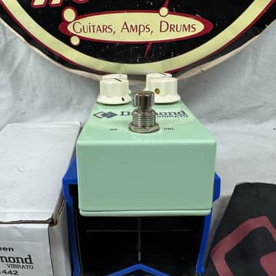 Diamond Pedals Vibrato Pedal with Box - Surf Green - Limited Edition image 3