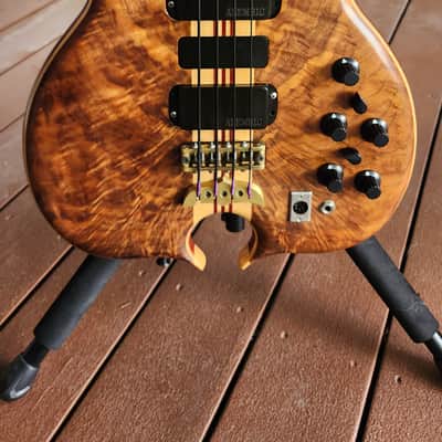 Alembic Series II 2 fretless bass guitar image 2