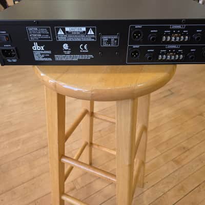 dbx 2215 Dual Channel 15-Band EQ/Limiter with Type III Noise Reduction - Black image 4