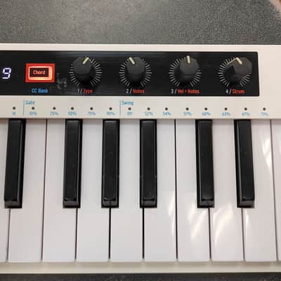 Arturia KeyStep 37 MIDI Controller / Keyboard 2021 - 2025 - White image 11