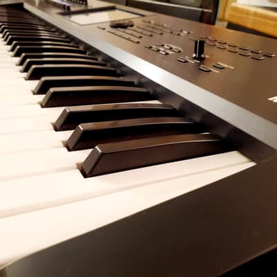 MUST SEE!!! KORG KRONOS 61 FULLY INSPECTED/SERVICED AND IN AMAZING CONDITION! image 4