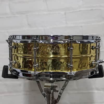 Ludwig 5x14" Hammered Brass Snare Drum with Tube Lugs image 5