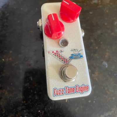 Catalinbread V8 Fuzz Engine 2010s - White image 2