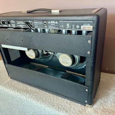 Fender '68 Custom Vibrolux Reverb-Amp 2-Channel 35-Watt 2x10" Guitar Combo 2013 - 2018 - Black image 5