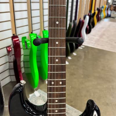 Squier Classic Vibe '60s Stratocaster with Laurel Fretboard - 3-Color Sunburst image 3