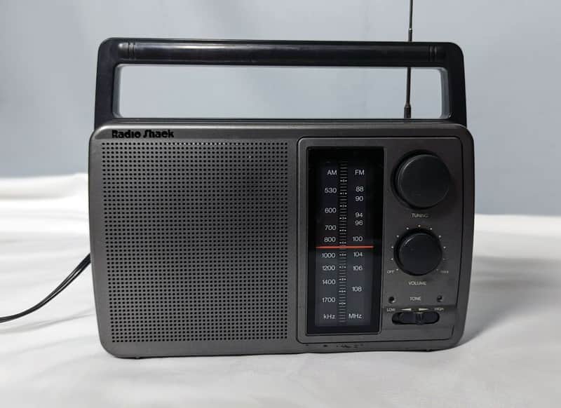 Radio Shack 12-726 Portable AM/FM Radio, AC/DC, Works and Sounds Great image 1