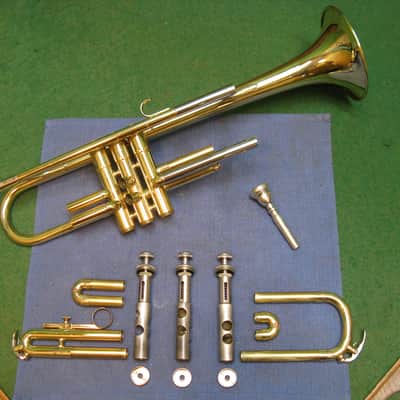 Yamaha YTR232 Trumpet - Reconditioned - Oversized Case & Yamaha 11 MP image 2