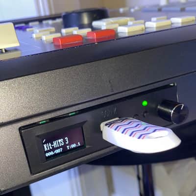 MPC 2000XL Premium USB Disk Drive kit with 16gb stick flash memory 2000 XL MPC2000XL emulator image 1