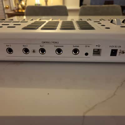 Arturia KeyLab 61 MkII MIDI Controller 2018 - Present - White image 8