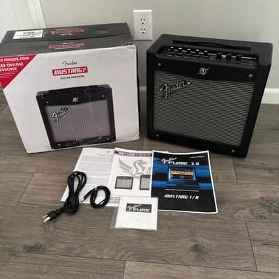 Fender Mustang I (v.2) 20W 8" Combo Guitar Amplifier With Fuse Editing Software image 4