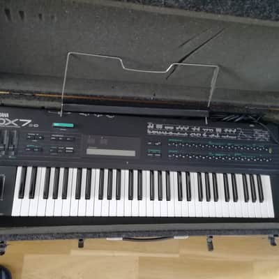 Yamaha DX7 Programmable Algorithm Synthesizer 1983 - 1987 - Black