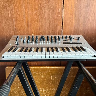Korg Minilogue 4-Voice Polyphonic Analog Synthesizer w/ bag image 3