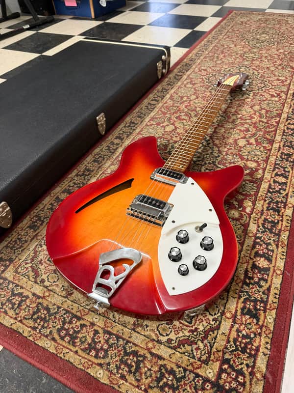 Rickenbacker 330