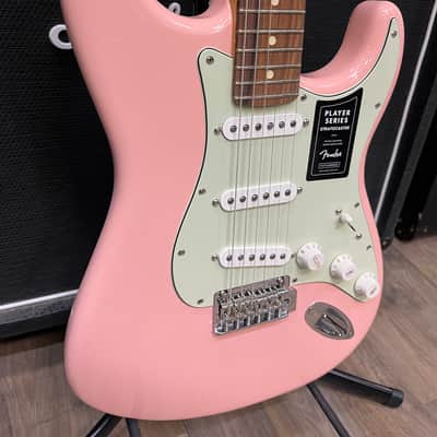 Fender Limited Edition Player Stratocaster with Pau Ferro Fretboard 2022 - Shell Pink image 3