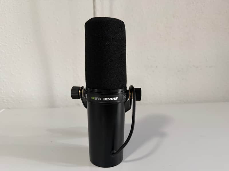 Shure SM7dB Cardioid Dynamic Microphone with Built-In Preamp 2023 - Present - Black image 1