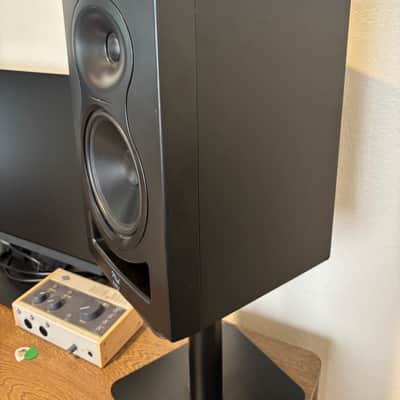 Kali Audio LP-6 Studio Monitors 2018 - Black image 2