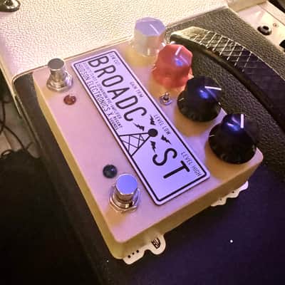 Hudson Electronics Broadcast x Regent Sounds 2010-2020 - Cream Sand image 3