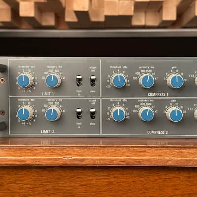Vintage Neve 33609/C Precision Stereo and Dual Mono Compressor / Limiter 33609C 33609 C. 1990 image 3