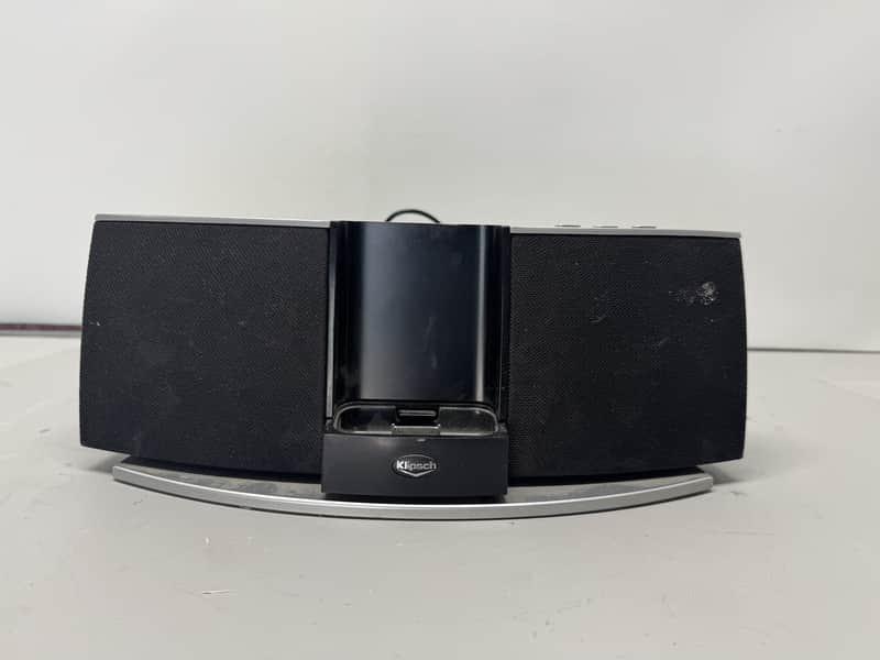 Klipsch iGroove iPod iPhone 30-Pin Dock Speaker System Shelf Stereo Aux Input image 1