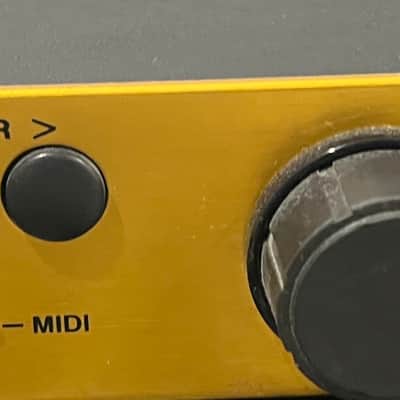 E-MU Systems Orbit 9090 V2 'The Dance Planet' Rackmount 32-Voice Synthesizer 1996 - Yellow image 2