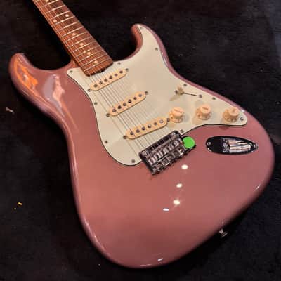Fender Vintera '60s Stratocaster Modified with Pau Ferro Fretboard Burgundy Mist Metallic