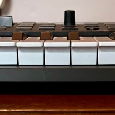 M-Audio Oxygen Pro Mini 32-Key MIDI Keyboard Controller image 2