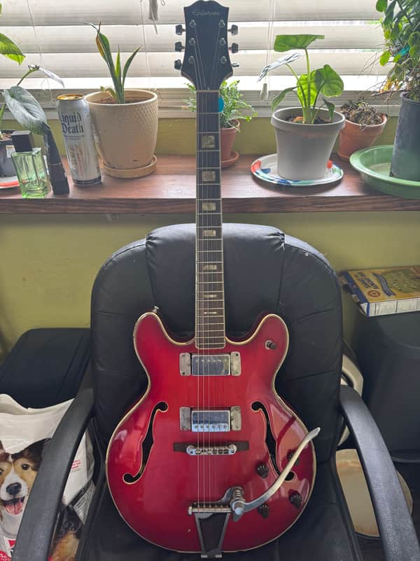 Epiphone EA-250 with Vibrato Tailpiece 1972 - 1974 - Cherry image 1