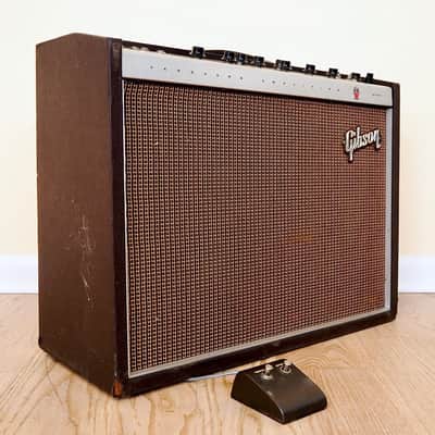 Gibson GA-77RVT Vanguard 50-Watt 1x15" Guitar Combo 1962 - 1967