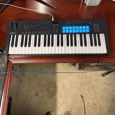 Novation Launchkey 49 MKIV MIDI Keyboard Controller 2024 - Present - Black image 2