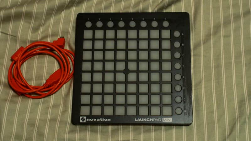 Novation Launchpad Mini MKI Pad Controller 2013 - 2015 - Black image 1