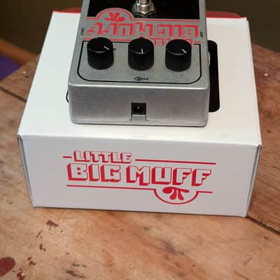 Electro-Harmonix Little Big Muff Pi Distortion / Sustainer 2006 - Present - Gray / Black / Red image 4