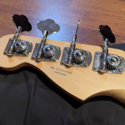 Fender Player Precision Bass with Pau Ferro Fretboard Seymour Duncan Pickups 2019 - 2024 - Silver image 12