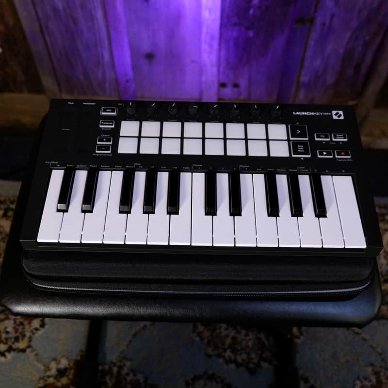 Novation Launchkey 25 MKIII MIDI Keyboard Controller 2020 - Present - Black with Carrying Case image 1
