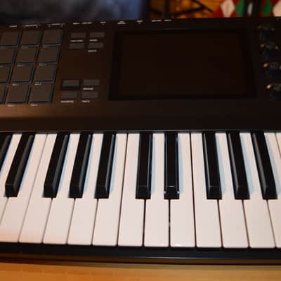 Akai MPC Key 61 Standalone Workstation Synthesizer 2022 - Present - Black image 3