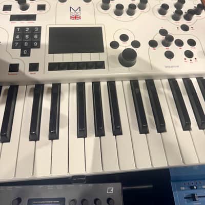 Modal Electronics 001 Hybrid Digital / Analog 2-Voice Synthesizer 2010s - White image 5