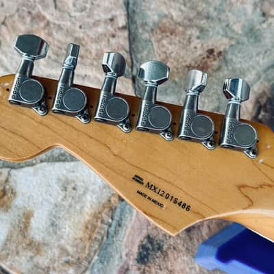 Fender Kurt Cobain Road Worn Jaguar 2012 - 2015 - 3-Color Sunburst image 8