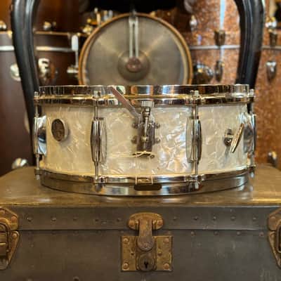 VINTAGE 1960's Gretsch 5.5x14 Renown Snare Drum in White Marine Pearl image 2